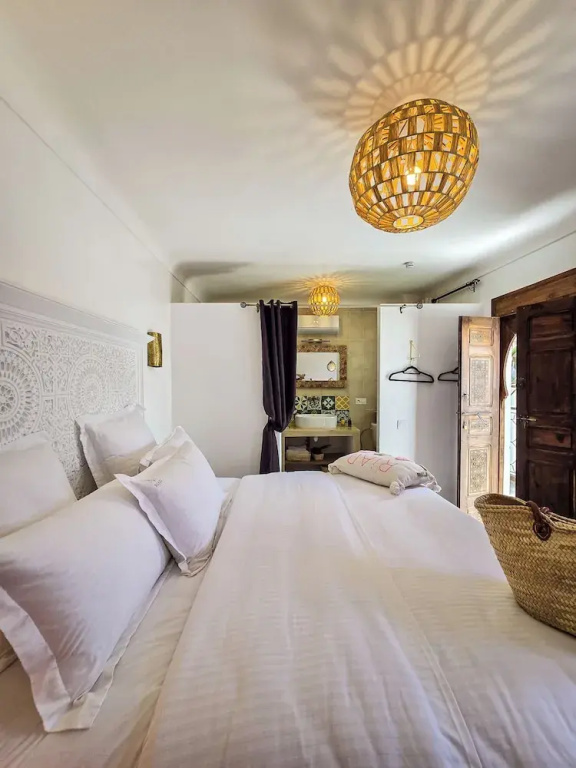 Deluxe Double room with courtyard view (full double bed)