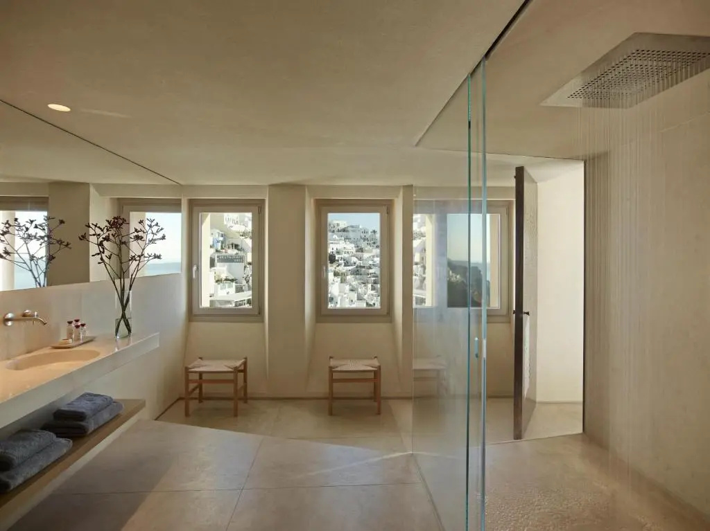 Suite with mountain view