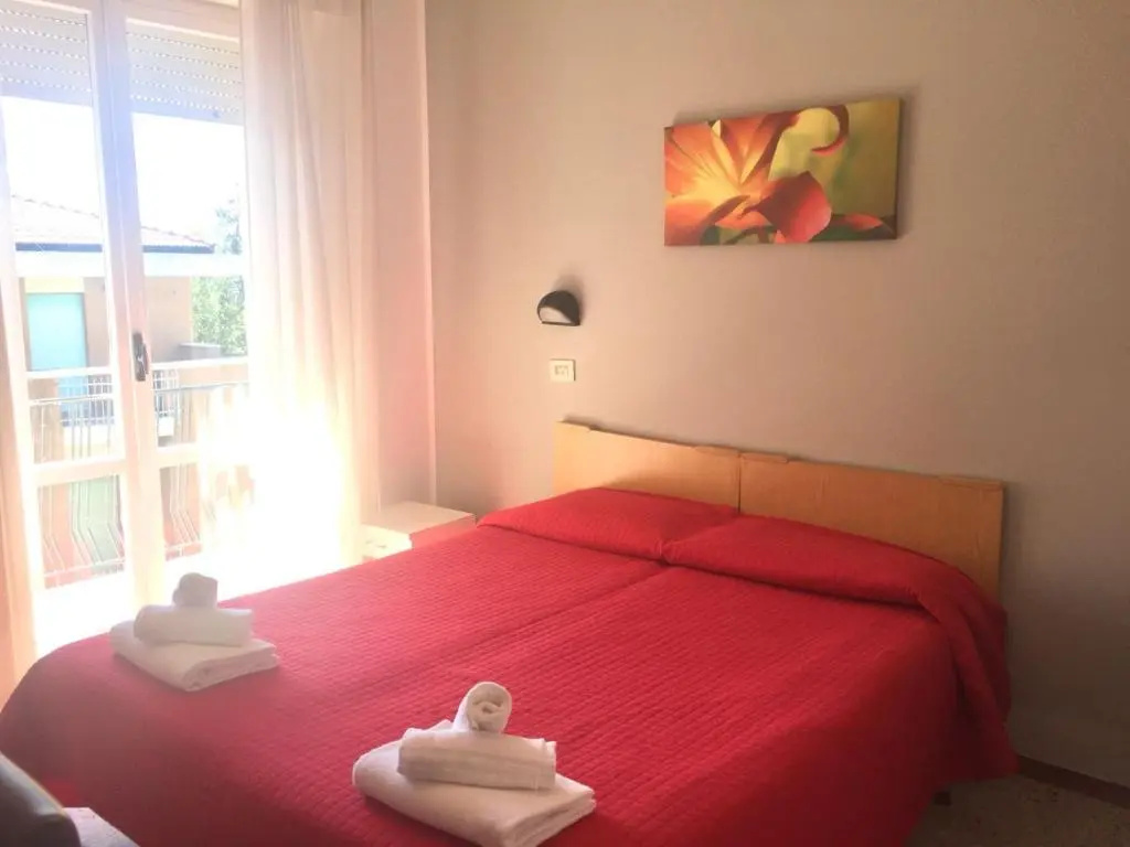 Double room (full double bed)