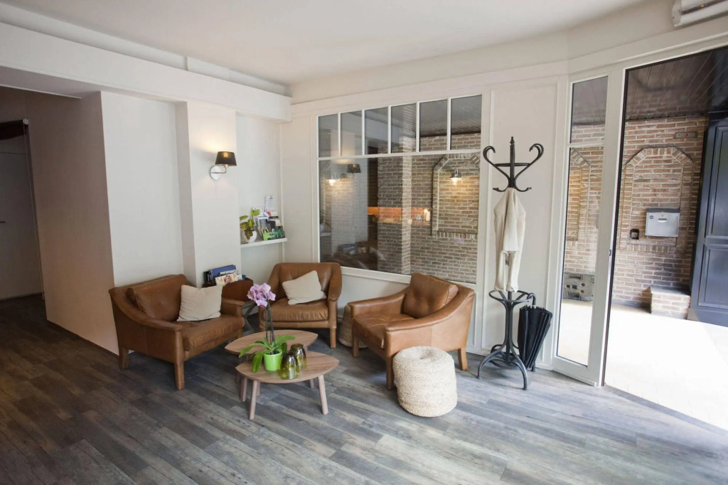 Carlton Hotel picture