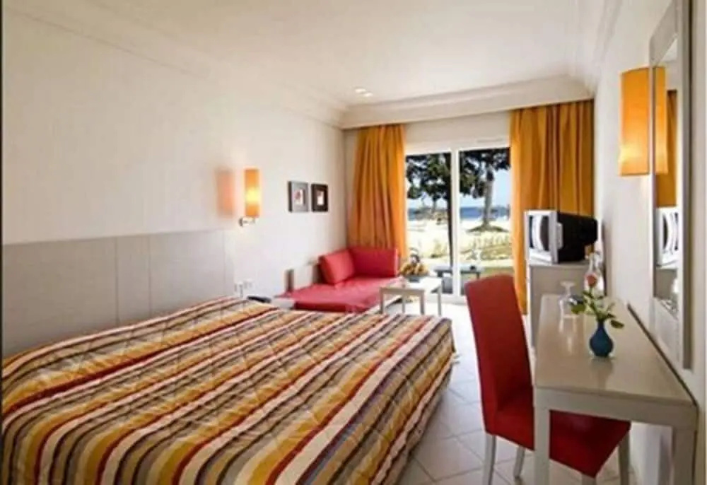 Double room (full double bed)
