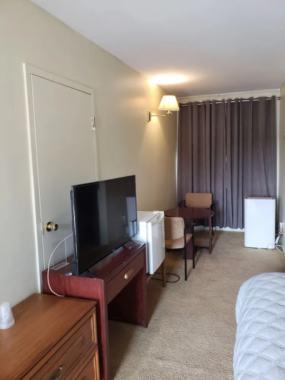 Classic Double room with balcony (full double bed)