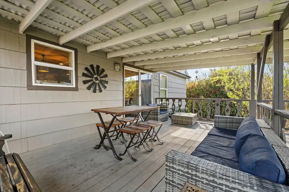 Spacious Family Home w/ Garage Game Room & Office!