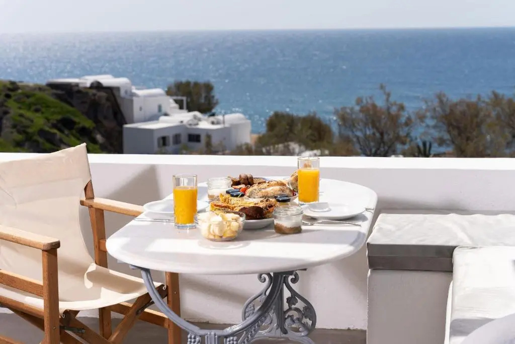 Red Beach Harmony suites Modestos