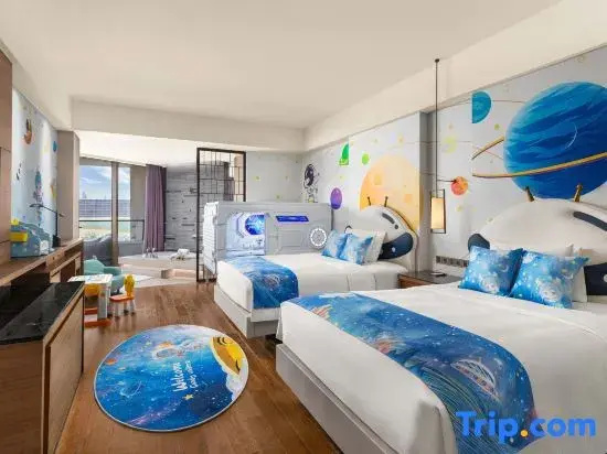 Standard Family room with balcony and with mountain view