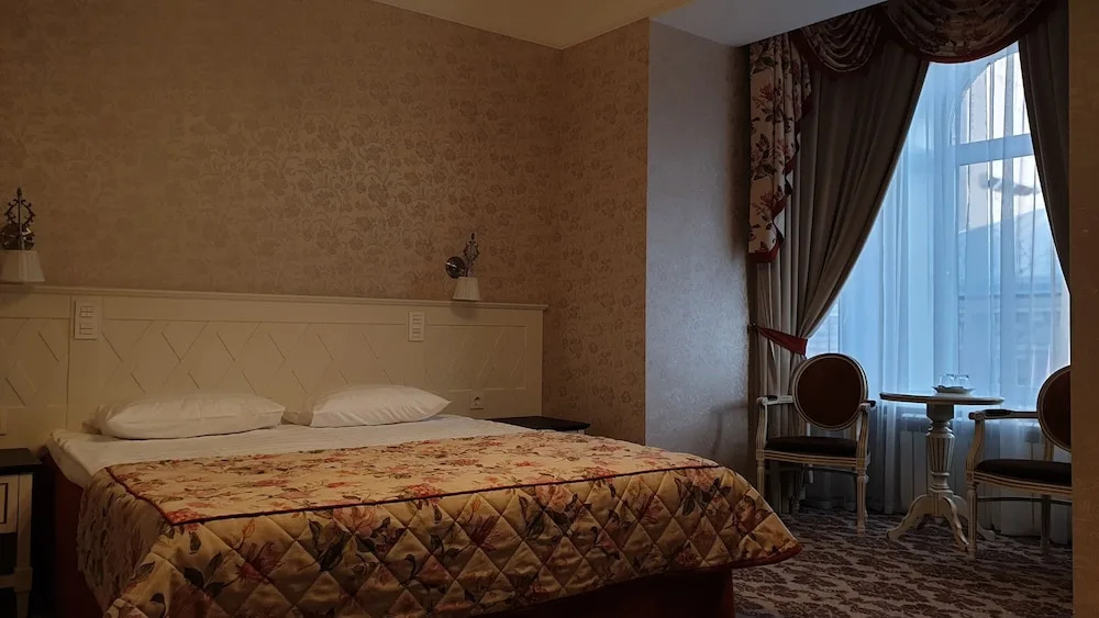Kamelot hotel — 5