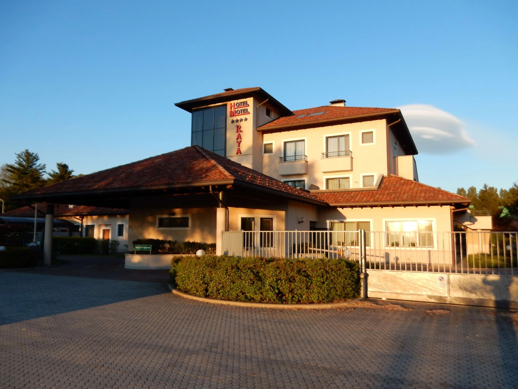 Raya Hotel