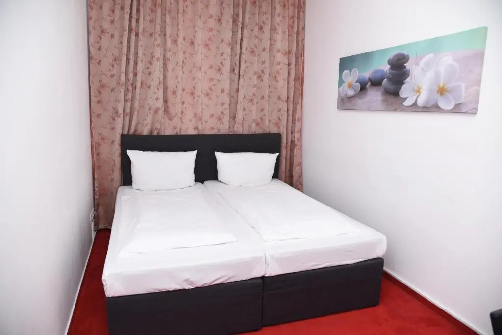 Standard Double room (full double bed)