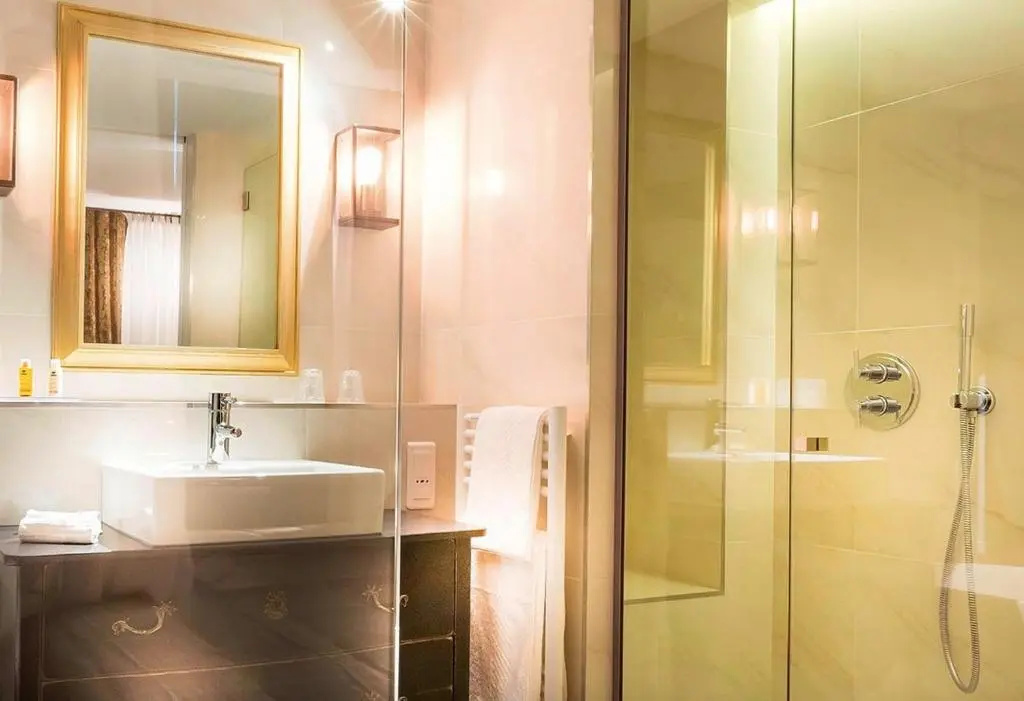 Superior Double room (full double bed)