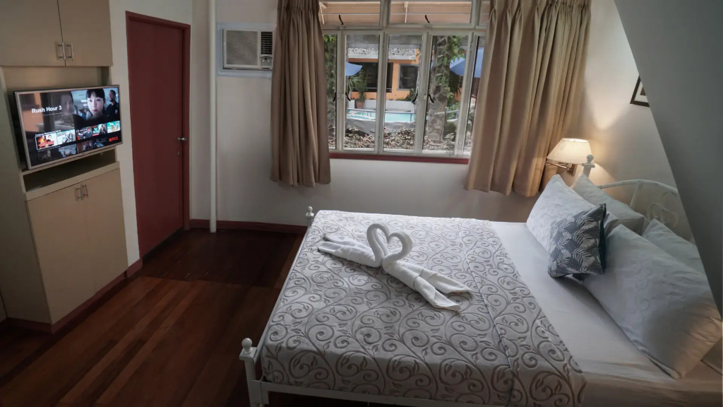 Suite with pool view