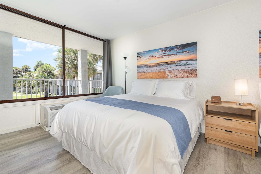 2050 E Irlo Bronson, 1bed