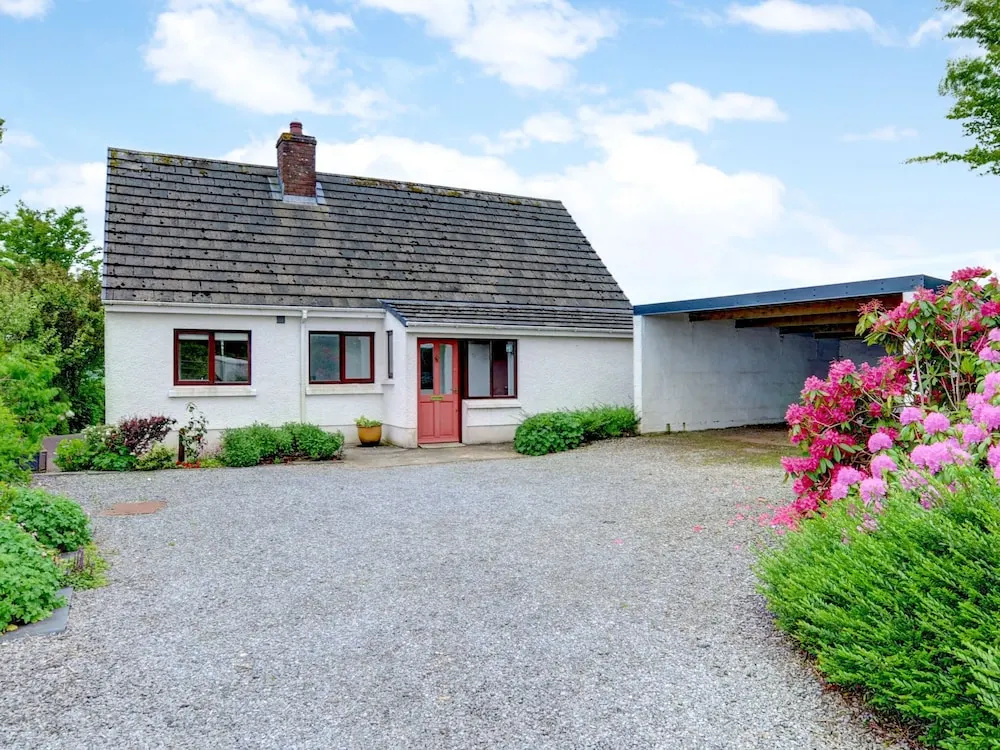 Quaint Holiday Home in Bwlch-y-groes With Garden