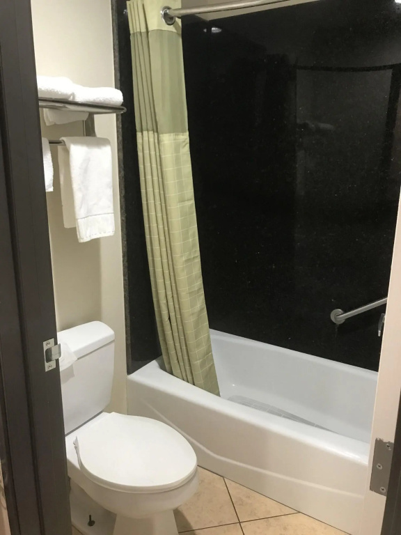 Отель Hyland Motel в Ла-Хабре