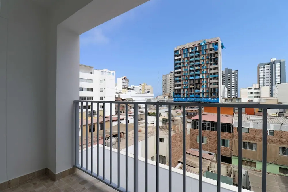 w Curated Urban 2BR w Balcony in Miraflores