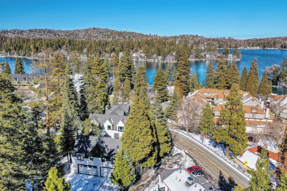 Main House + Apartment Near Lake Arrowhead Village