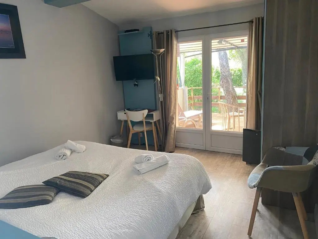 Standard Double room (full double bed)