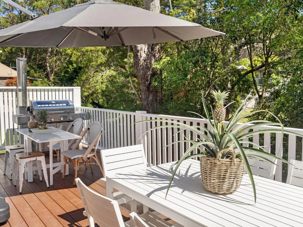 SEA DECK Hyams Beach 4pm Check Out Sundays
