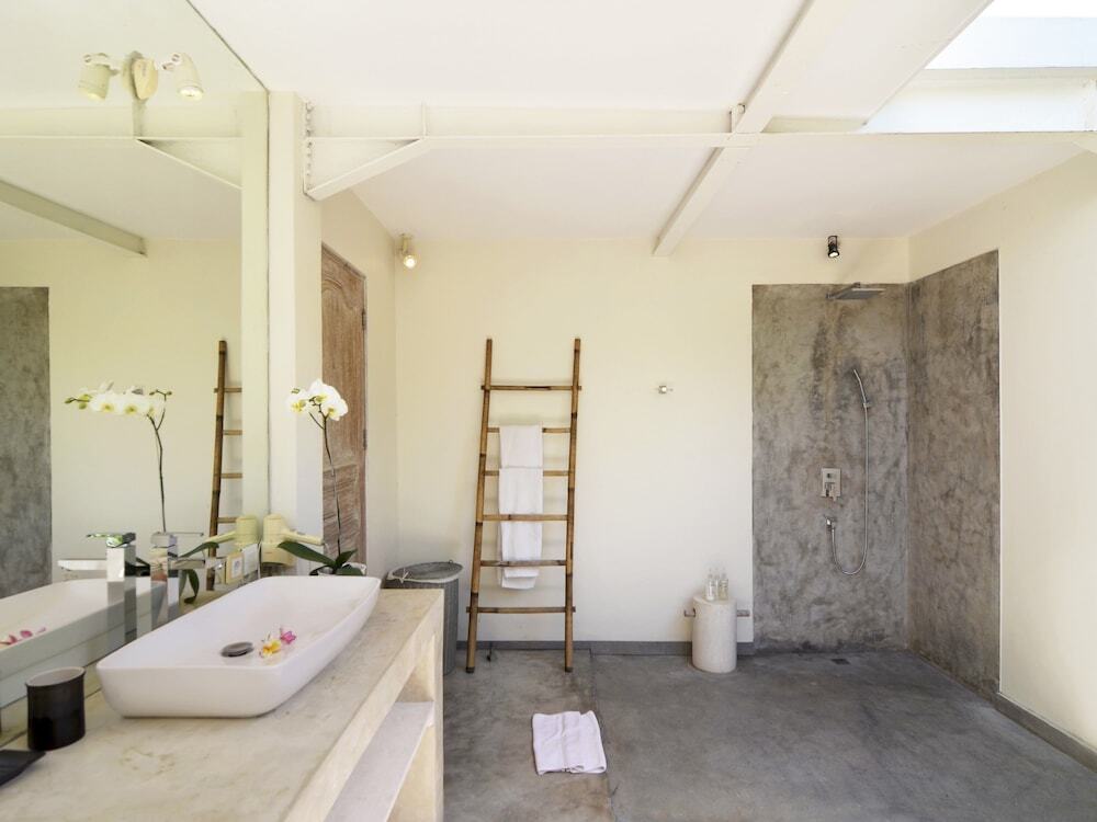 gallery_image_hidden_9