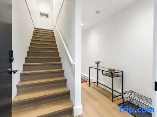 New Luxury 4BR Dunbar Home Near UBC & Kits | Sleeps 10 | Ideal for World Cup Guests