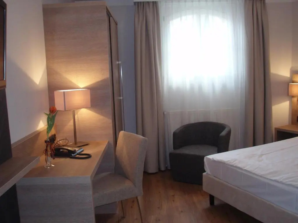 Hotel Doctor Weinstube - Chambres
