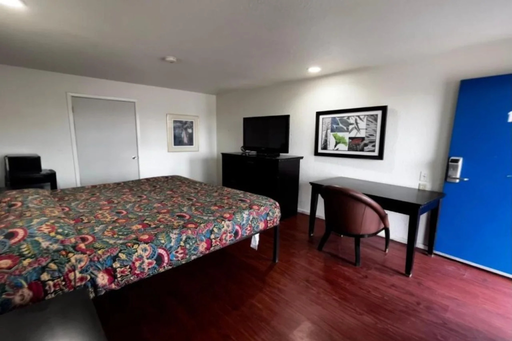 Отель Deluxe Inn Motel By Oyo Grand Prairie Interstate 30 в Гранд-Прери
