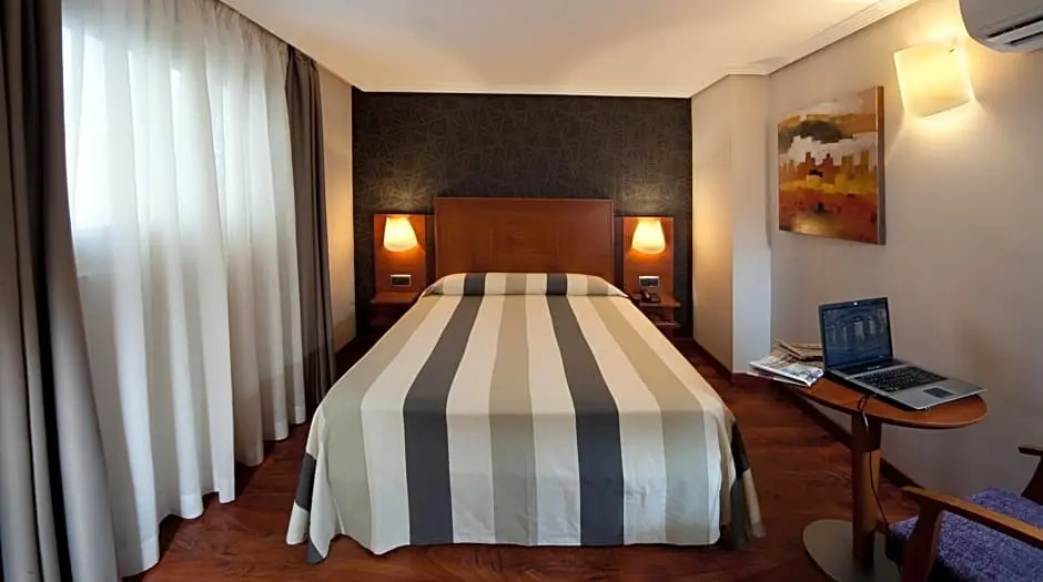 Hotel Nuevo Torreluz - Chambres