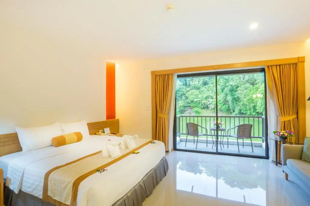 Deluxe Double room (full double bed)