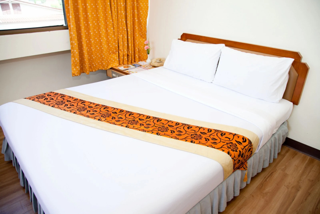Business Double room (full double bed)