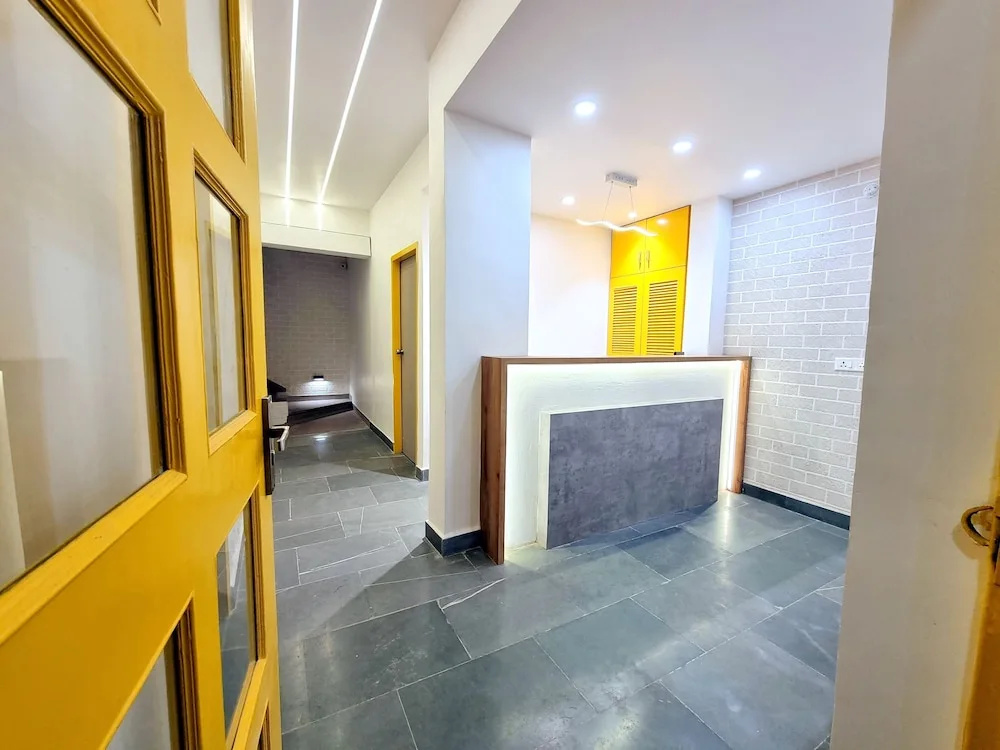 Lobby & Reception