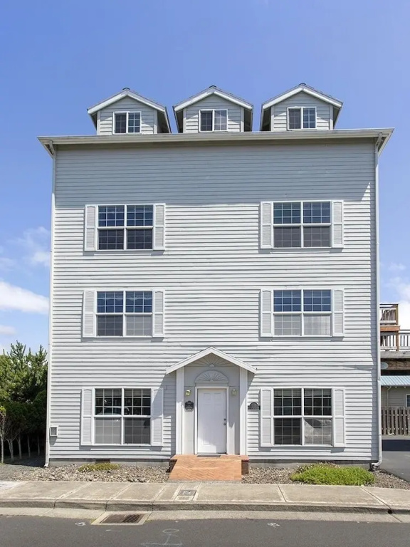 Gateway Inn 6 Bedroom Home