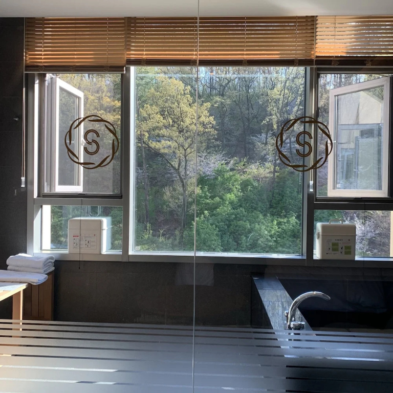 Double Junior Suite with mountain view (full double bed)