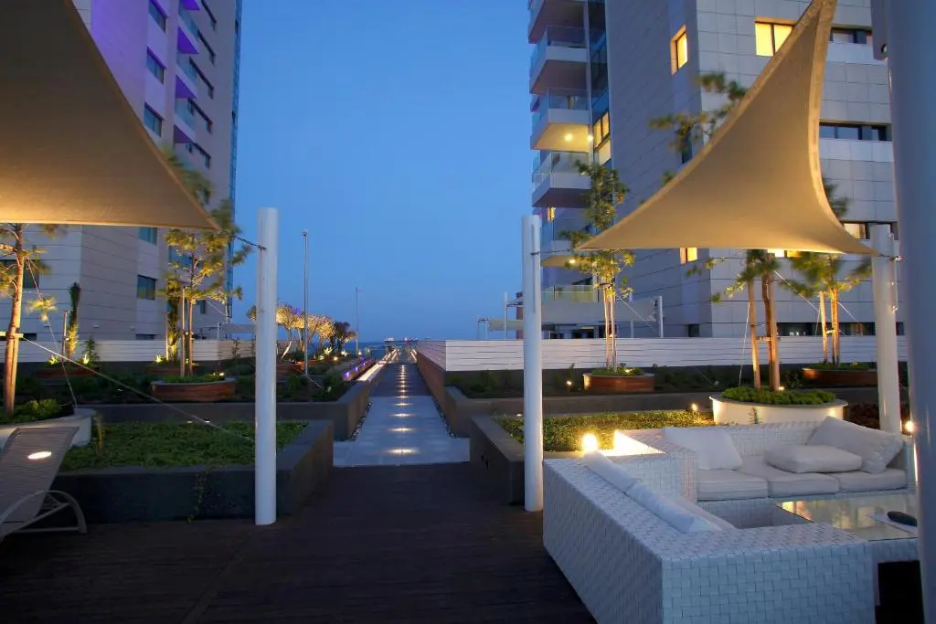 Beach & Waterfront