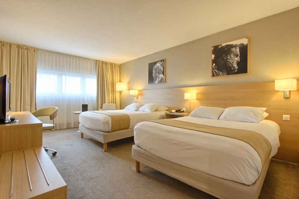 Best Western Plus Paris Orly Airport 28