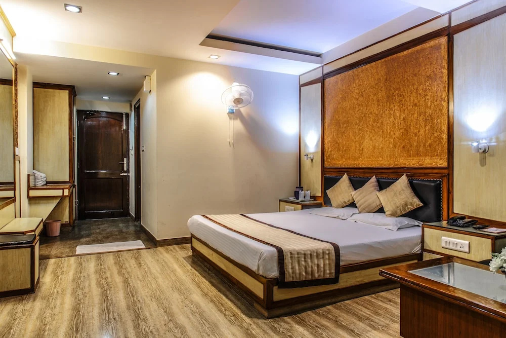 Deluxe Double room (full double bed)