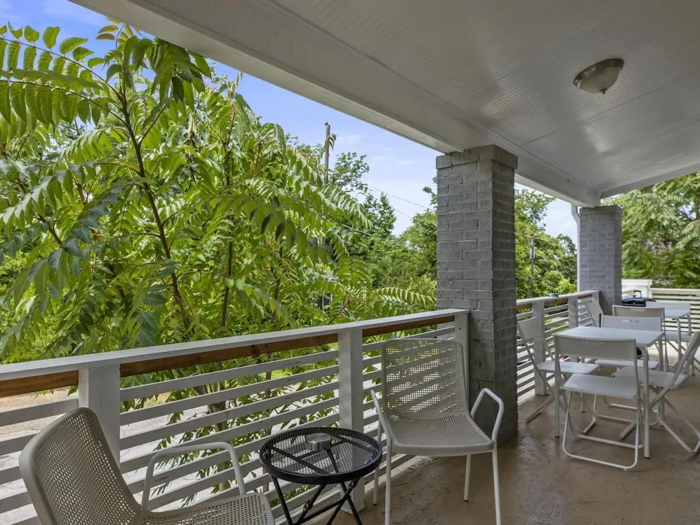 7 bedrooms Spacious House Near Downtown w Parking