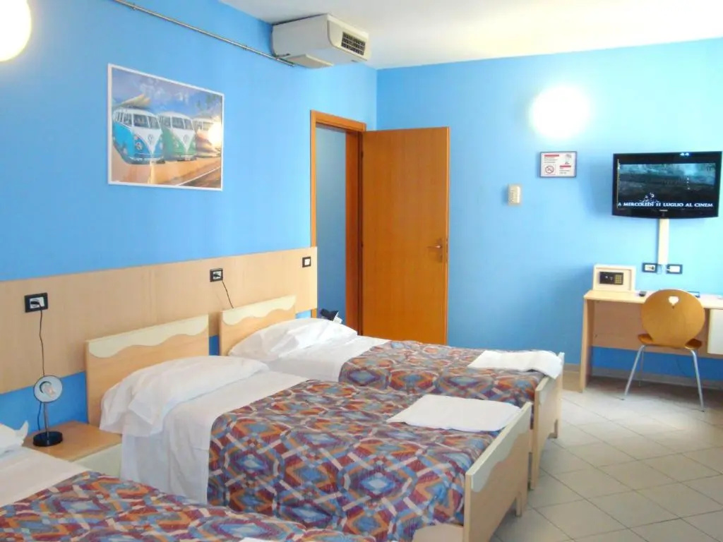 Standard Triple room