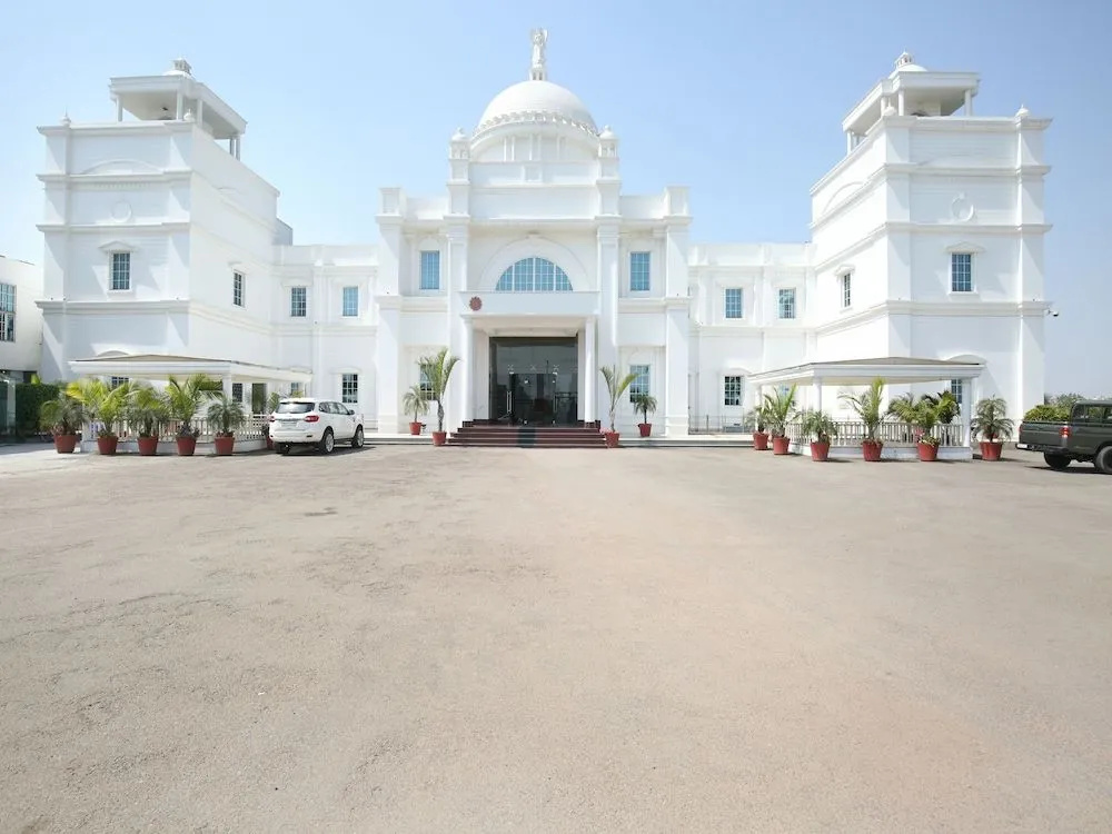OYO 12989 White Diamond Hotel