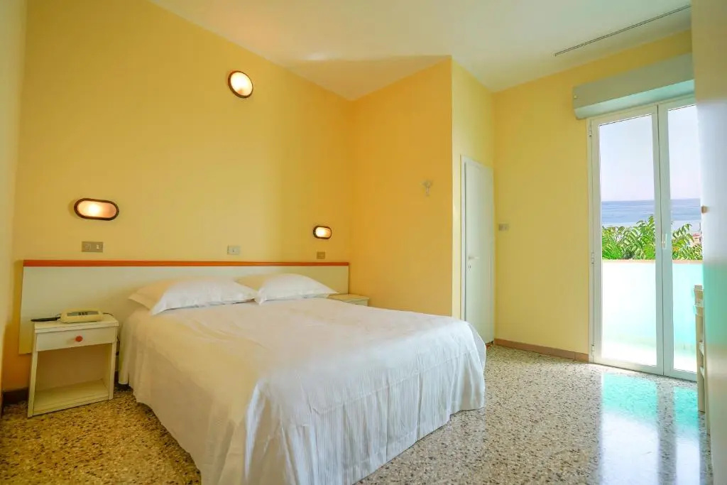 Standard Double room with balcony and with sea view (full double bed)