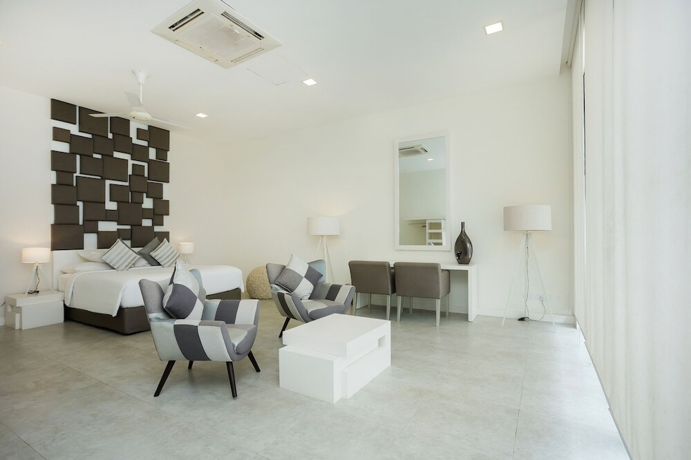 Green Turtle Villa By The Serendipity Collection