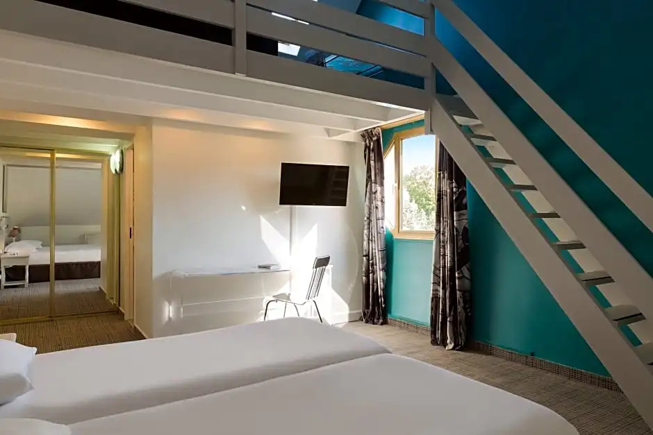Deluxe Suite