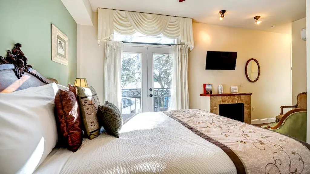 Deluxe Suite