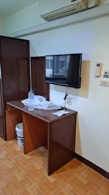 Economy room