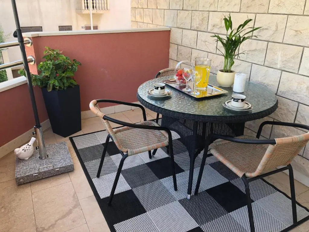 Standard Double room with sea view (full double bed)