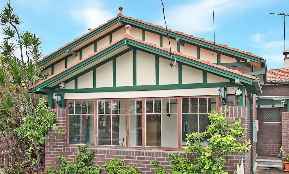 Kozyguru | Arncliffe | Airport Cottage 3 Bed House