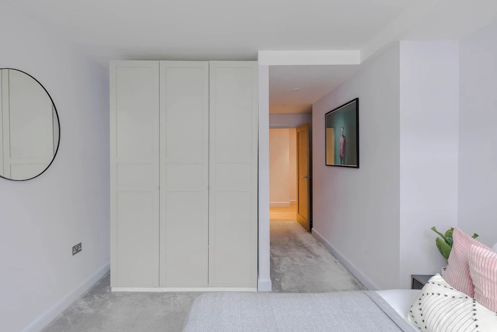 The Eyre Suite Two - Farringdon - by Frankie