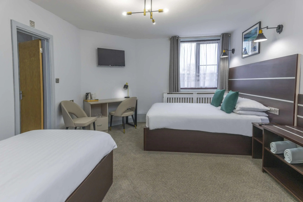 Standard Triple room