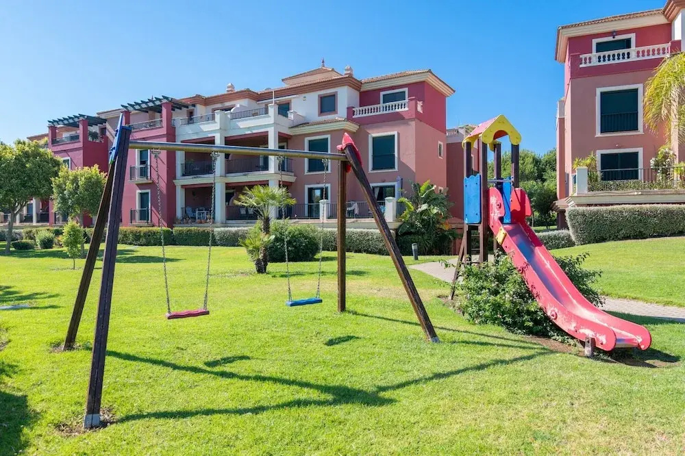 Golfside Comfort With Terrace & Pool