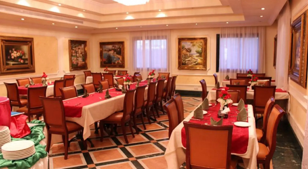 Golden Hotel - Général