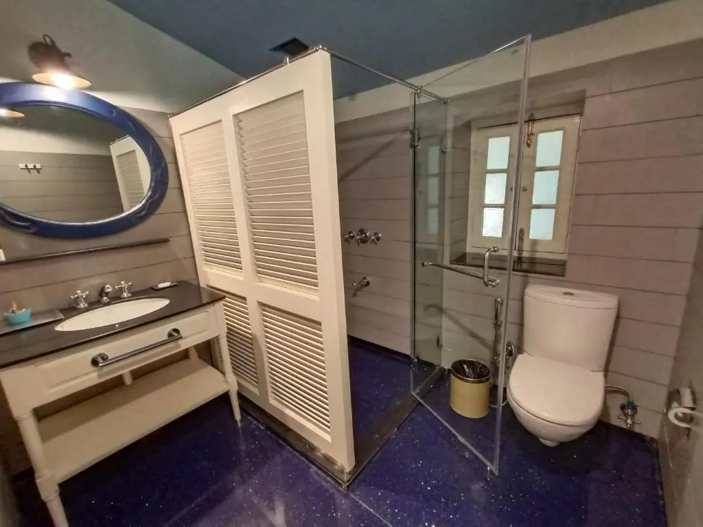 Deluxe Double room (full double bed)