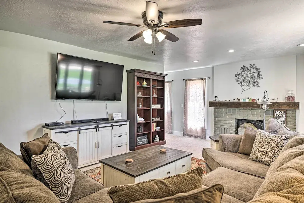 Cedar City Family Home w/ Game Room + Yard! — фото 4